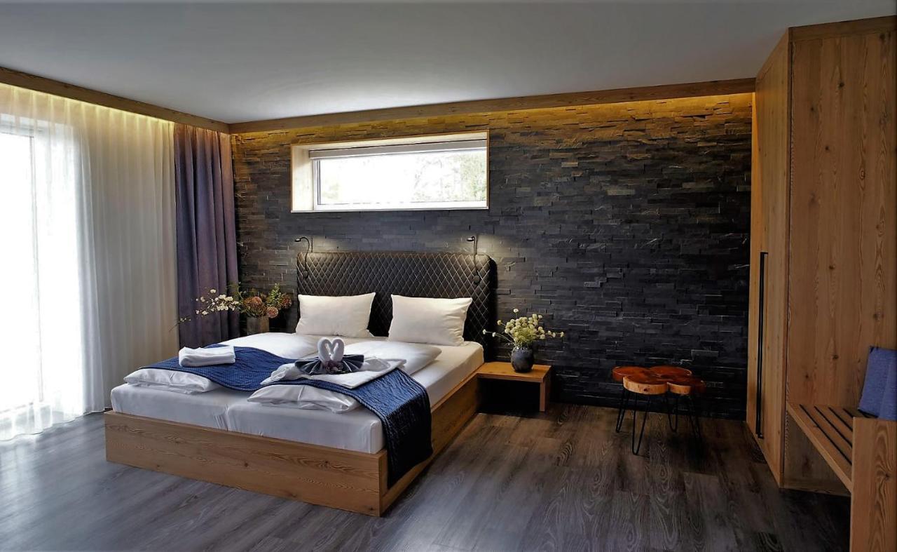 Art&Galerie Hotel Lenz Plauer See Fuenfseen Exterior foto
