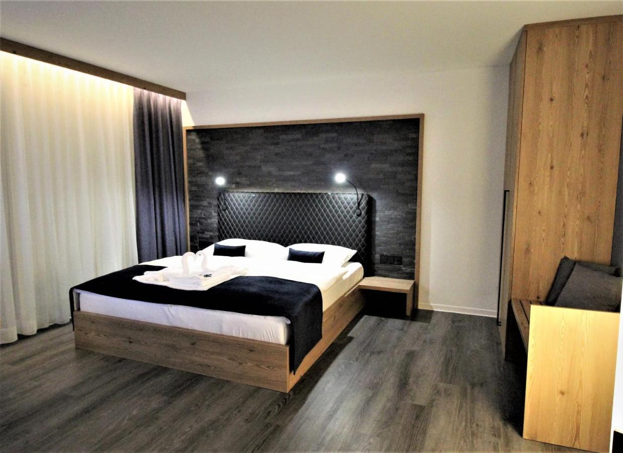 Art&Galerie Hotel Lenz Plauer See Fuenfseen Exterior foto